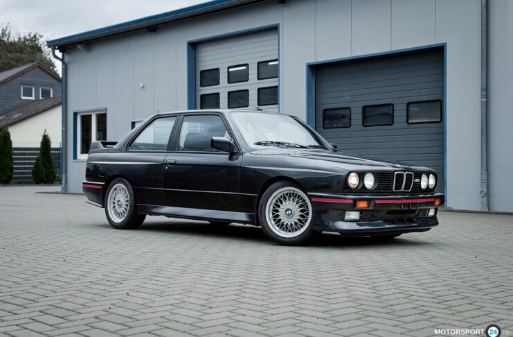SOLD: BMW M3 E30 Diamantschwarz + Überkaro Polster